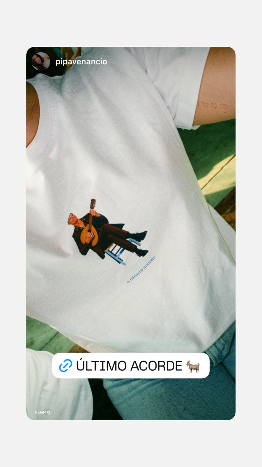 Cliente real @pipavenancio a usar a t-shirt O Último Acorde
